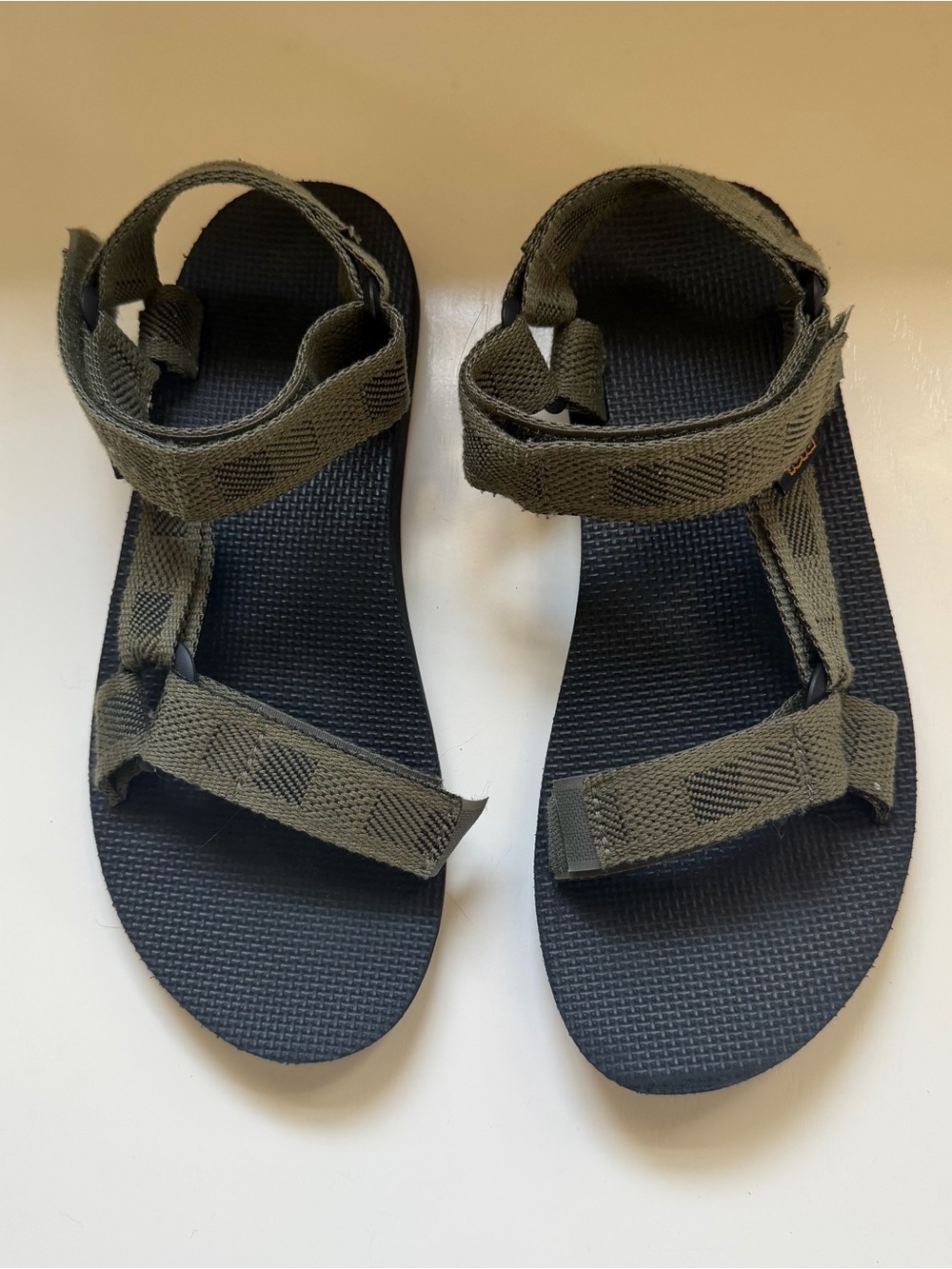 Teva Original Universal Sandals Olive Green Size 8 Outdoor Hiking Camping Beach